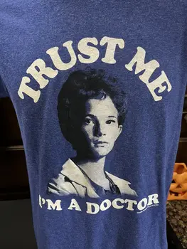 Повярвайте ми - аз съм лекар - Дъга Хаузър - тениска на 90-те години, 2014 Нийл Патрик Харис