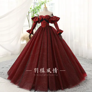червено вино с черен воал, средновековна рокля в стил рококо, бална рокля от епохата на Възраждането, бал на кралица Виктория / Антоанета /Бел